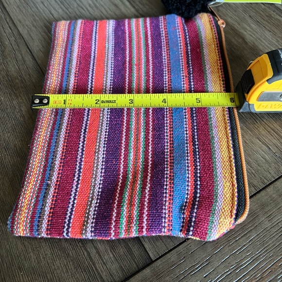 Women's Zipper Pouch - Picture 4 of 11
